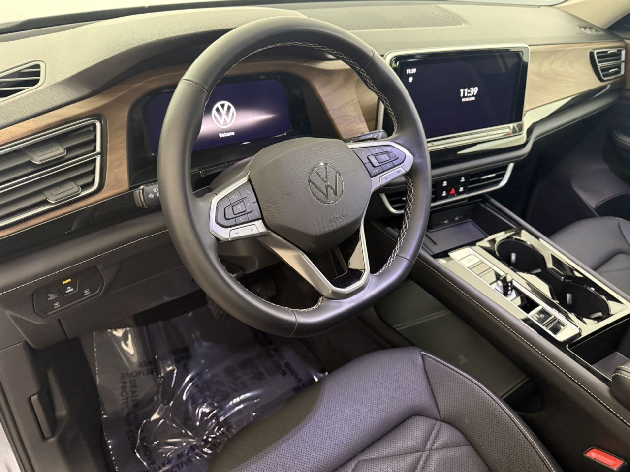 Used 2025 Volkswagen Atlas SE AWD/4WD image 17