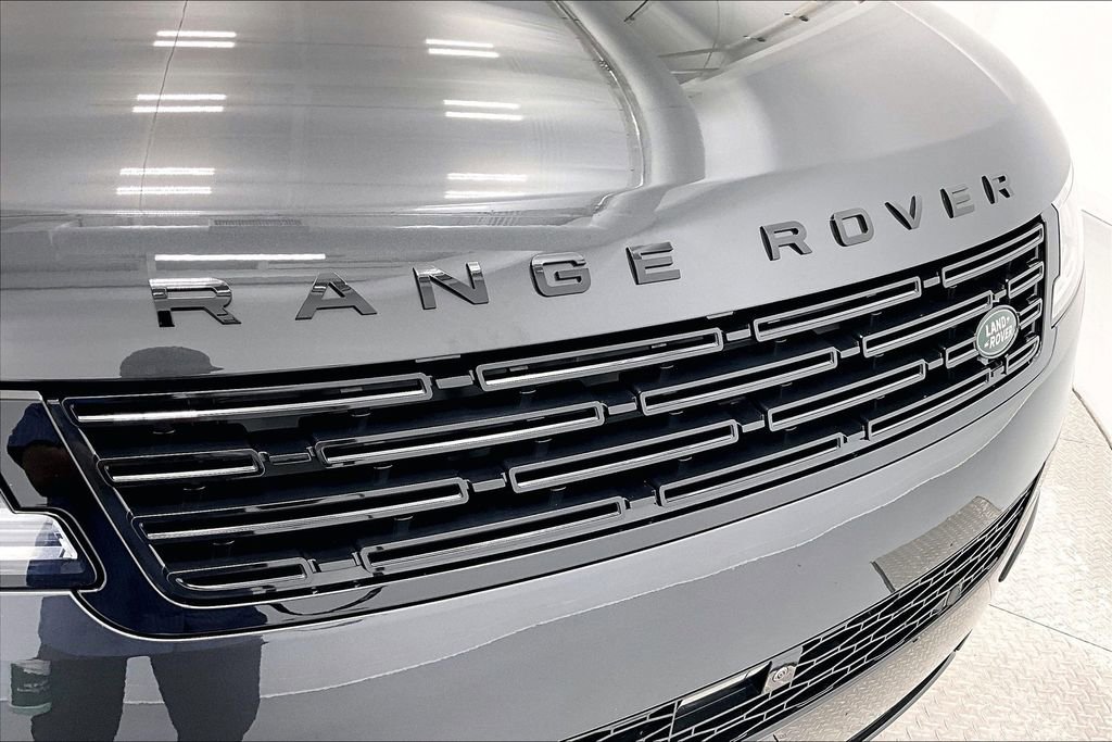 Used 2025 Land Rover Range Rover Sport SE image 30