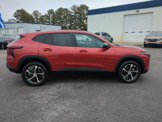 Used 2024 Chevrolet Trax RS w/ Driver Confidence Package image 2