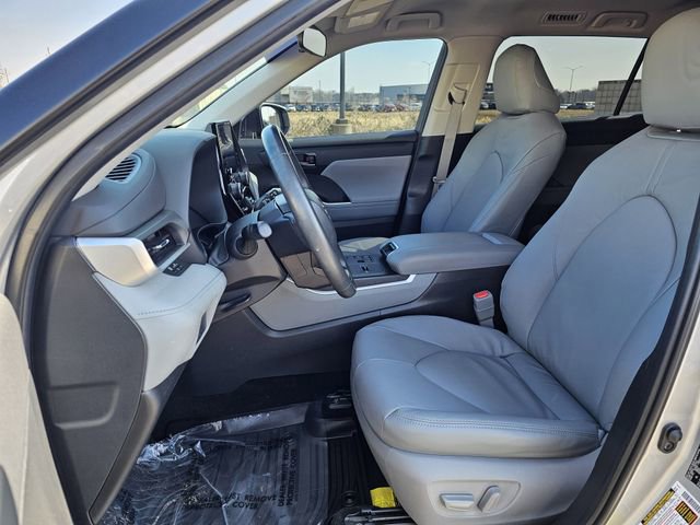 Used 2024 Toyota Highlander LE image 12