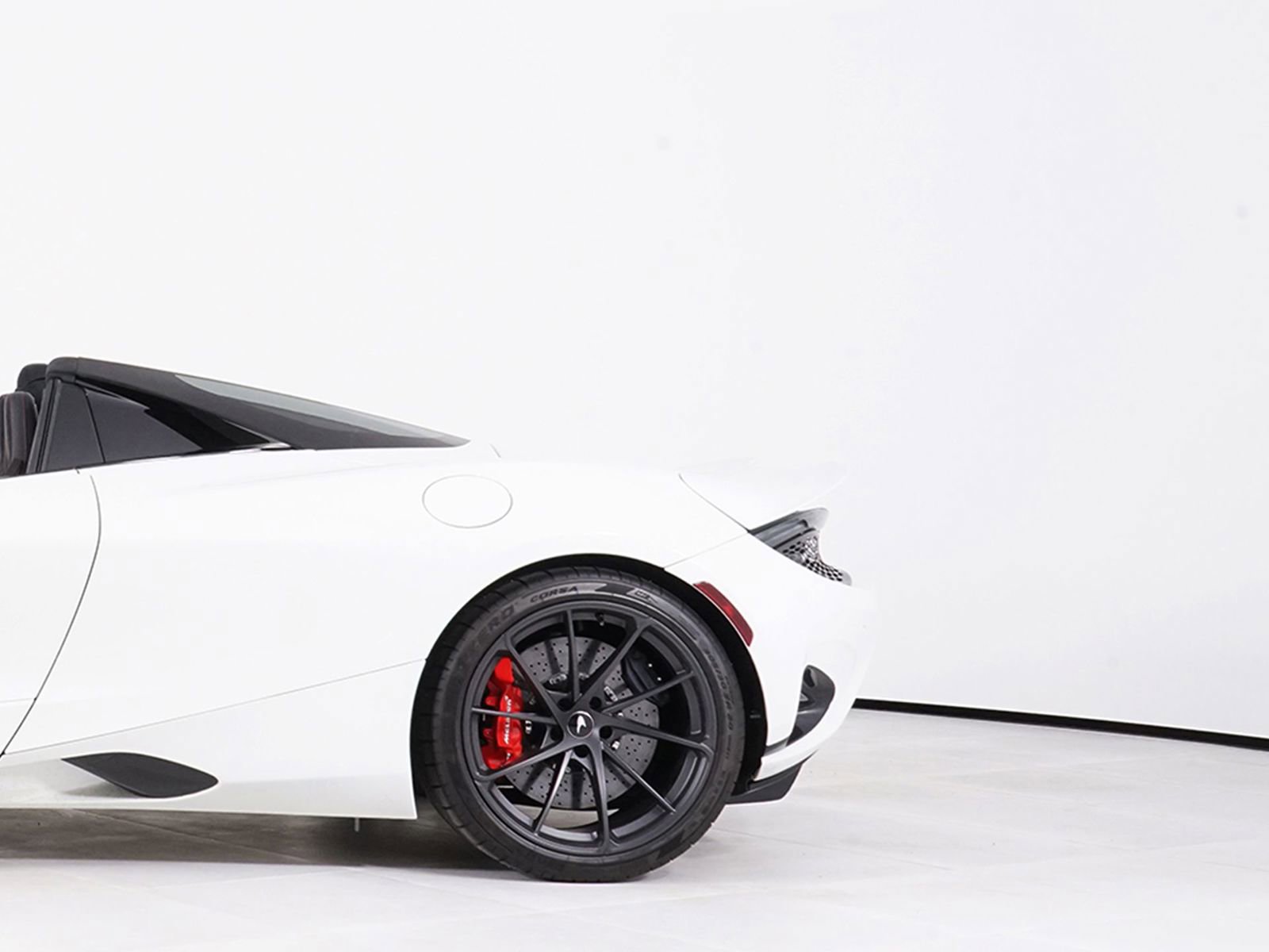 Used 2024 McLaren 750S Spider RWD image 16