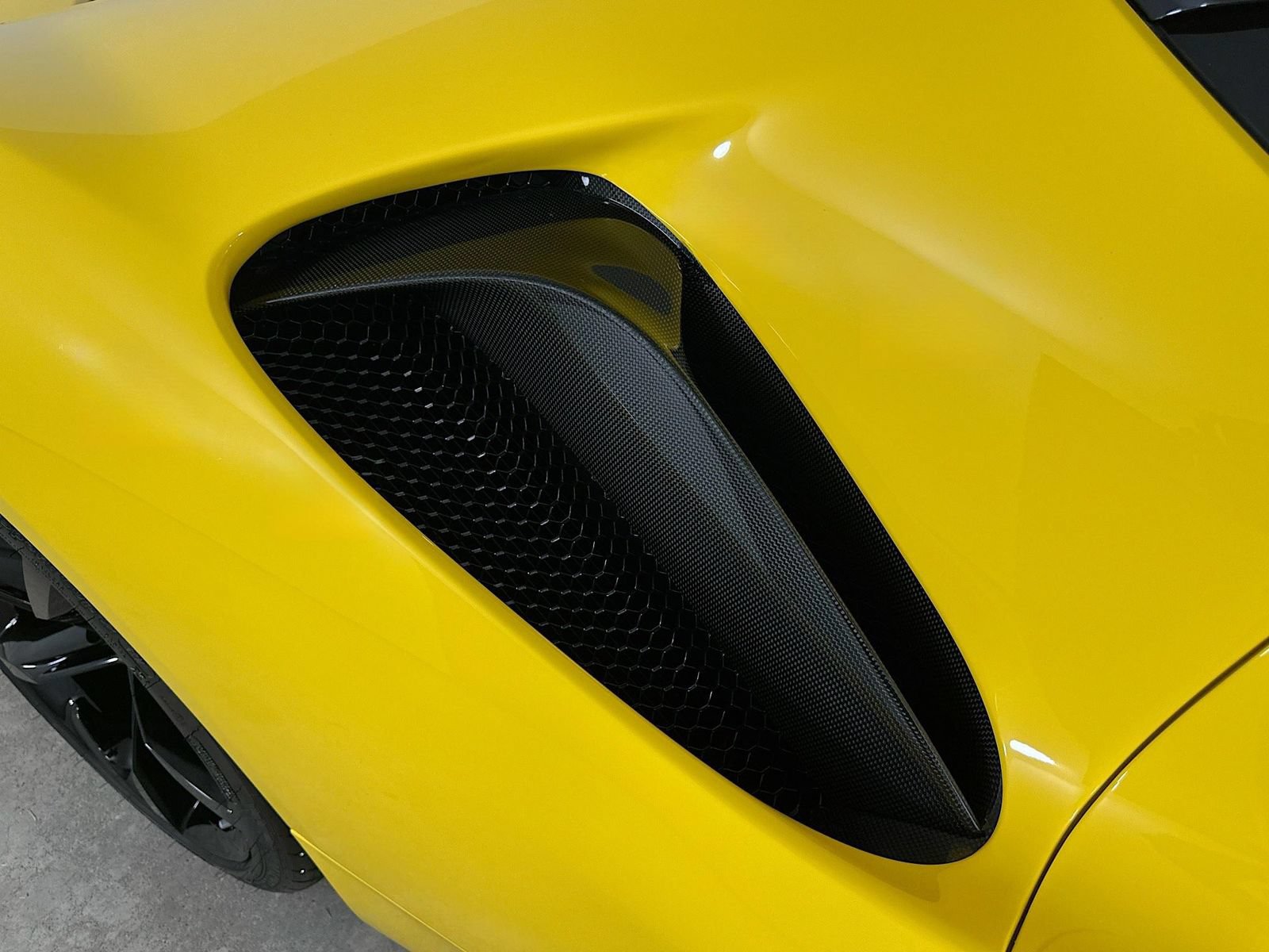 Used 2022 Ferrari SF90 Stradale AWD/4WD image 64