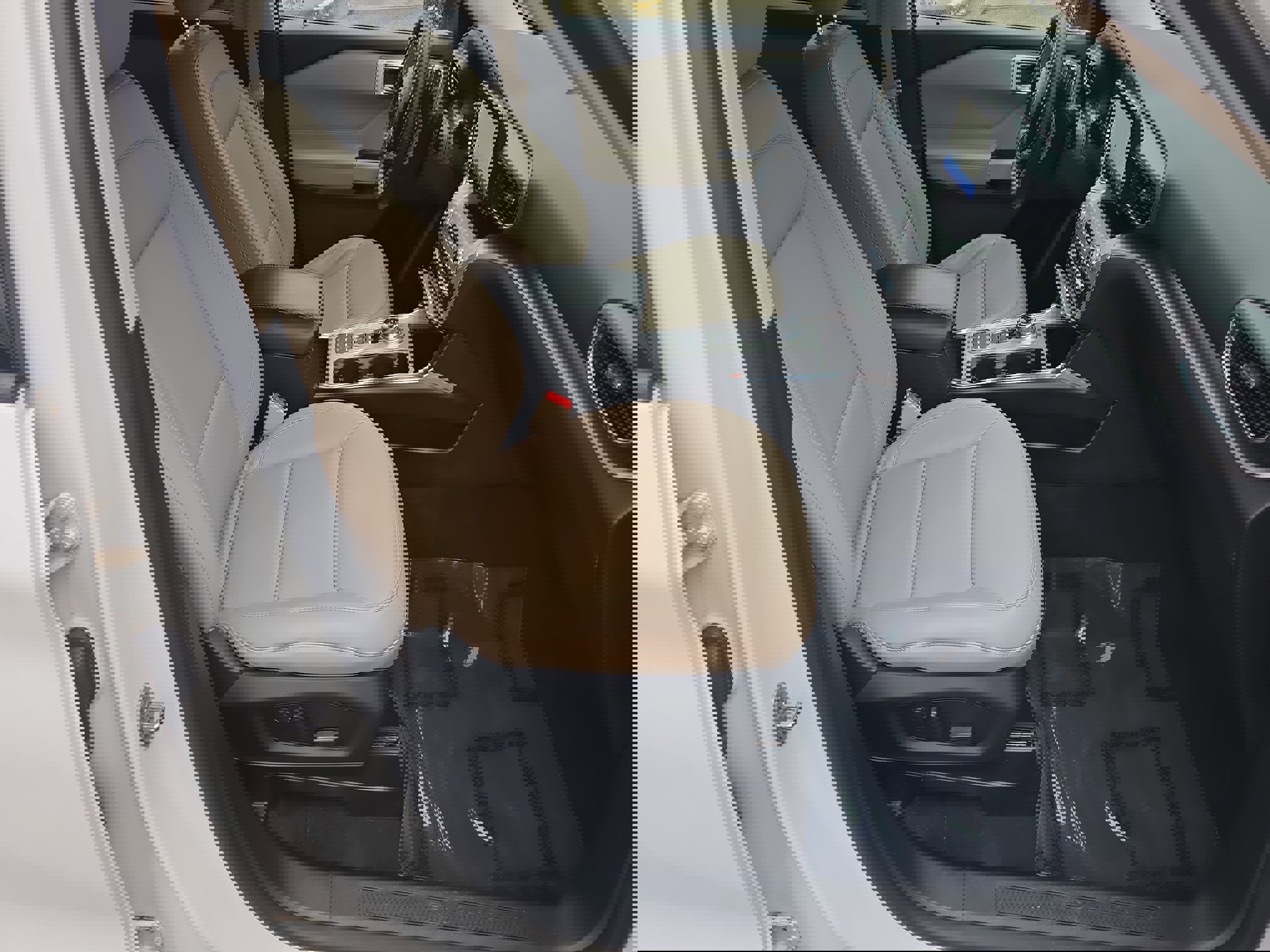 Used 2021 Ford Explorer XLT w/ Equipment Group 202A image 10