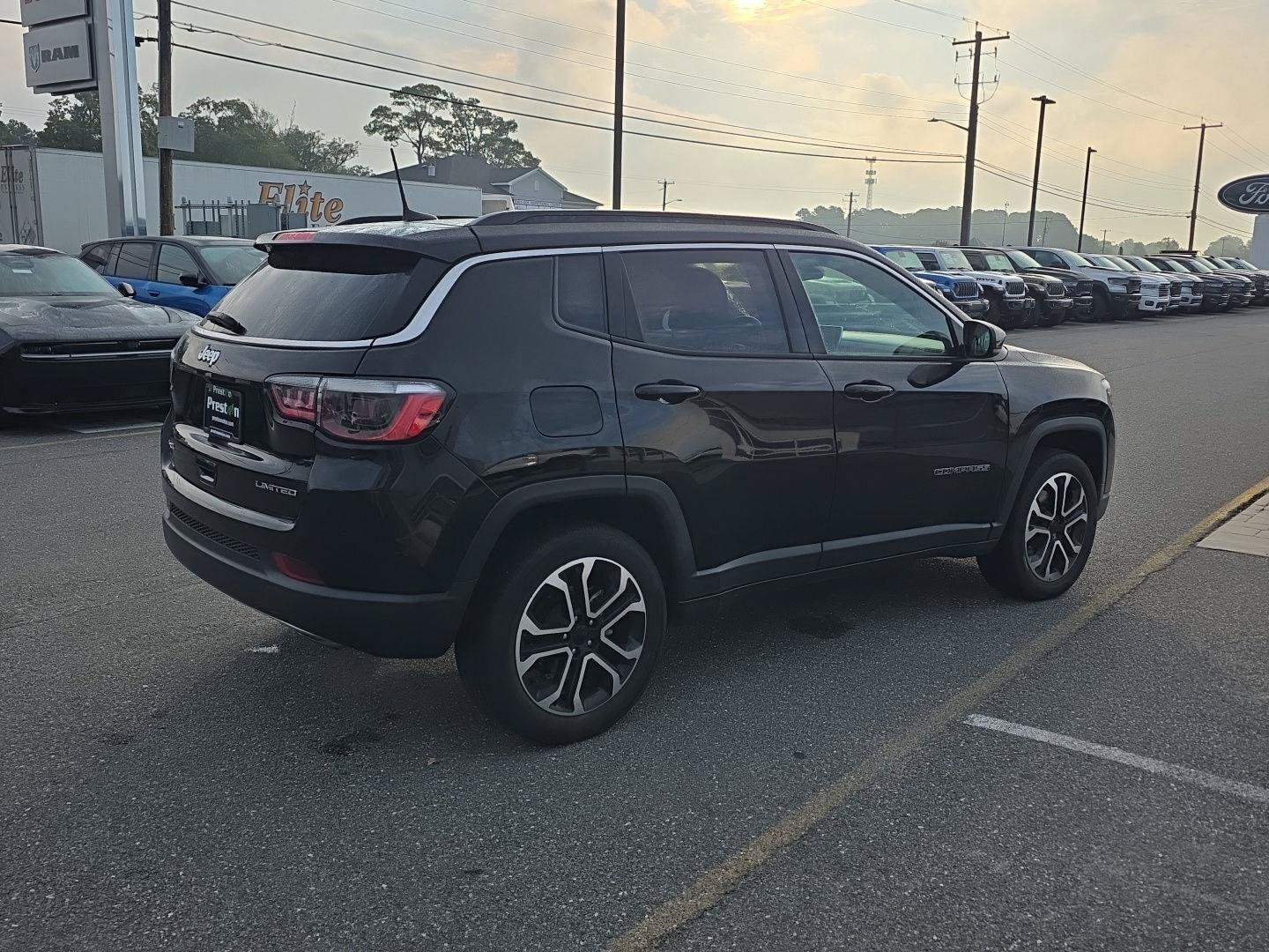 Used 2023 Jeep Compass Limited AWD/4WD image 5