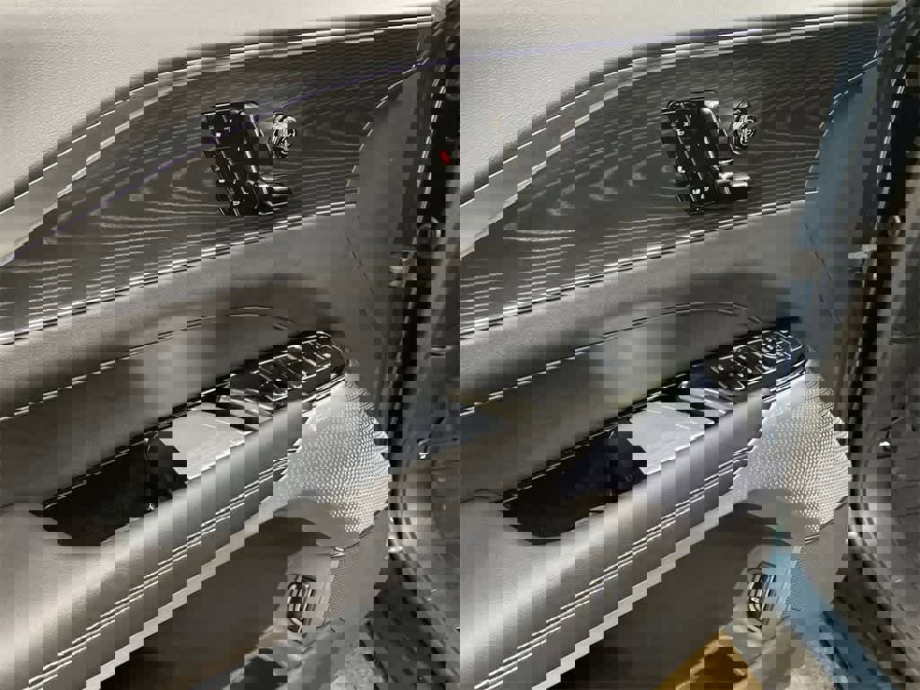 Certified 2025 Cadillac Lyriq Luxury w/ LPO, Floor Liner Package image 15