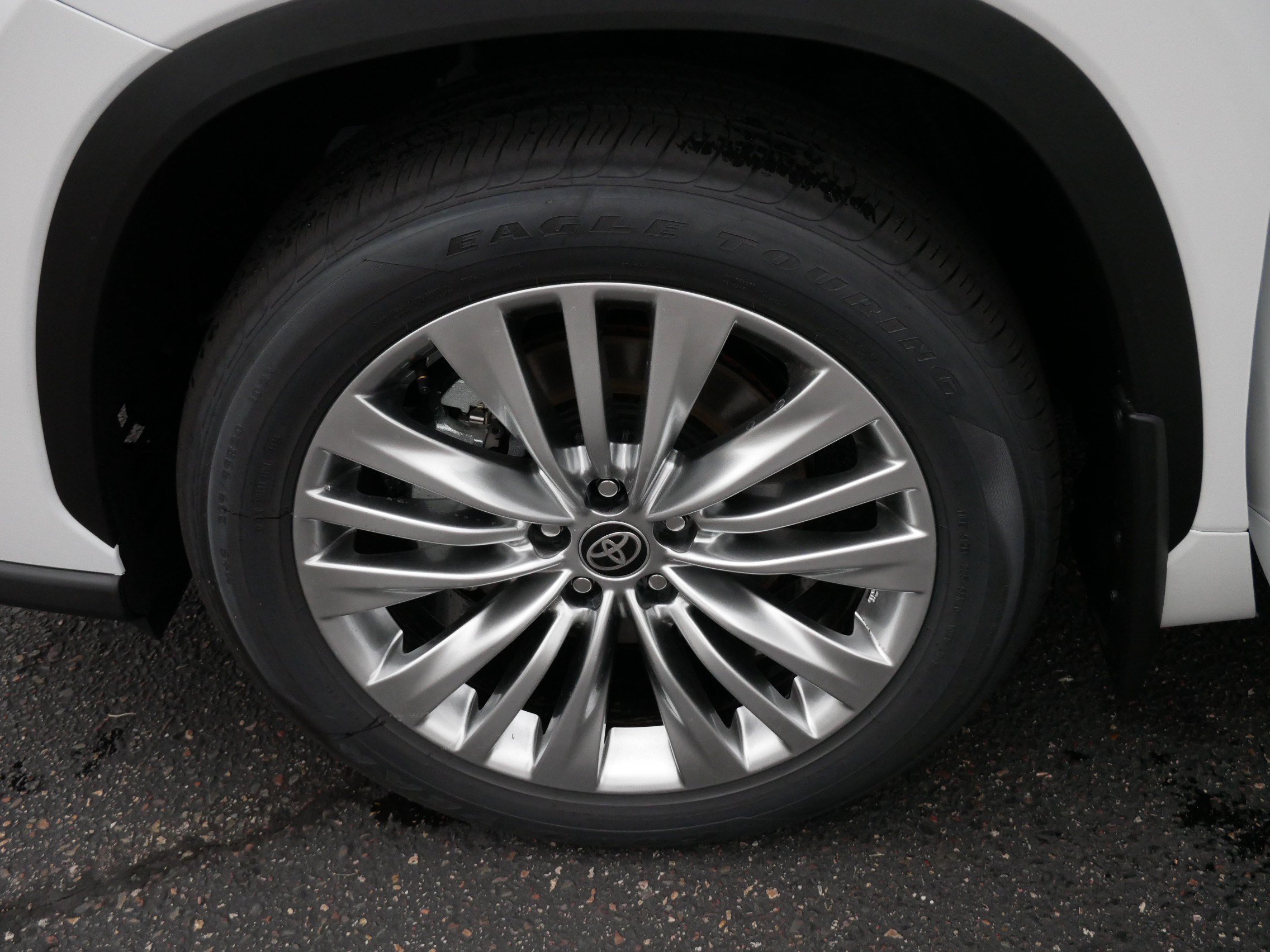 Certified 2026 Toyota Highlander Platinum AWD/4WD image 15