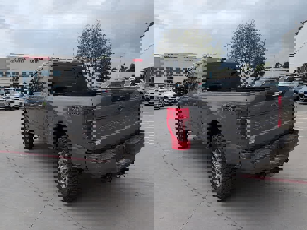 Used 2022 Ford F250 Lariat w/ Black Appearance Package image 4