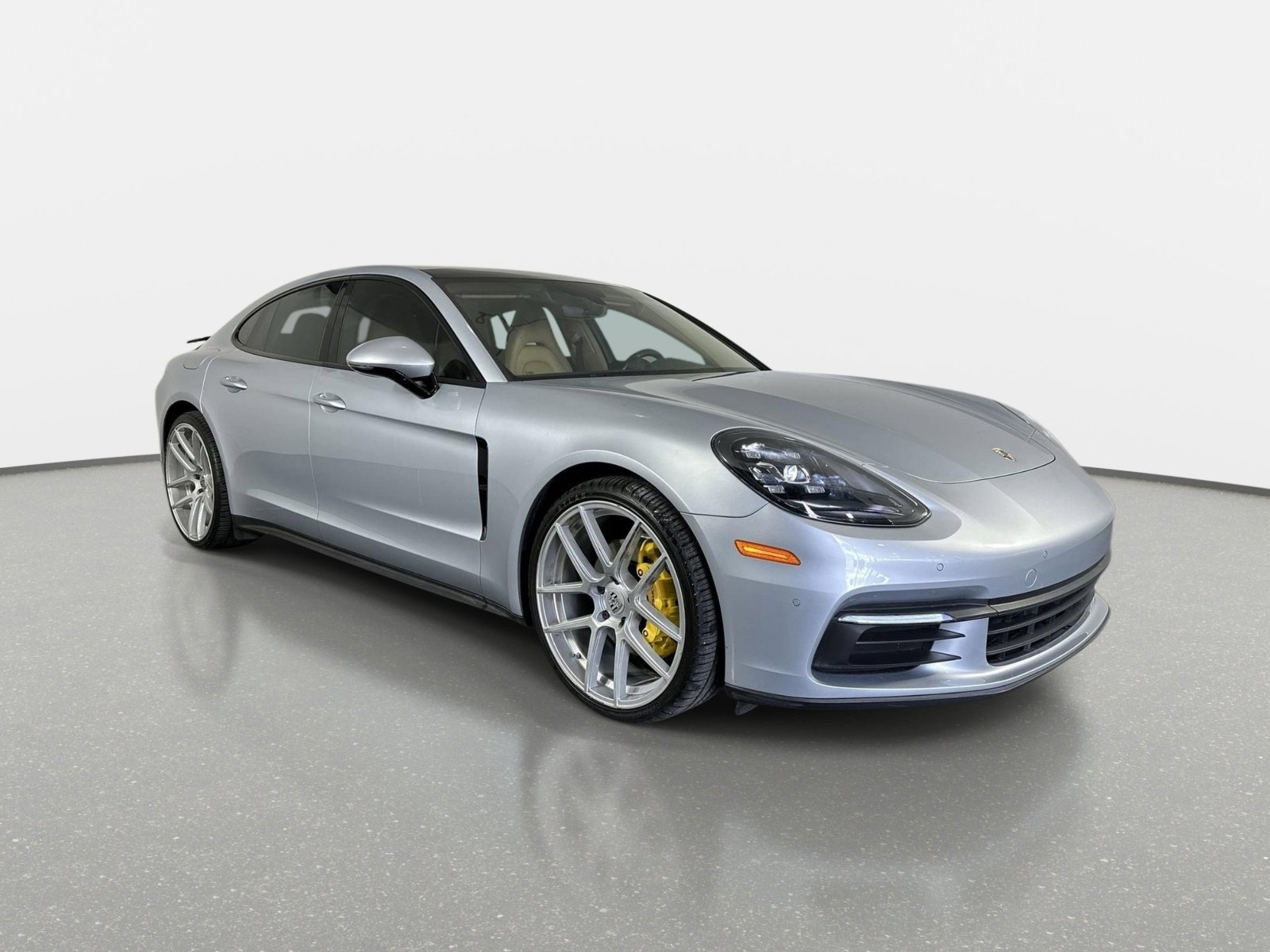 Used 2018 Porsche Panamera 4 image 2