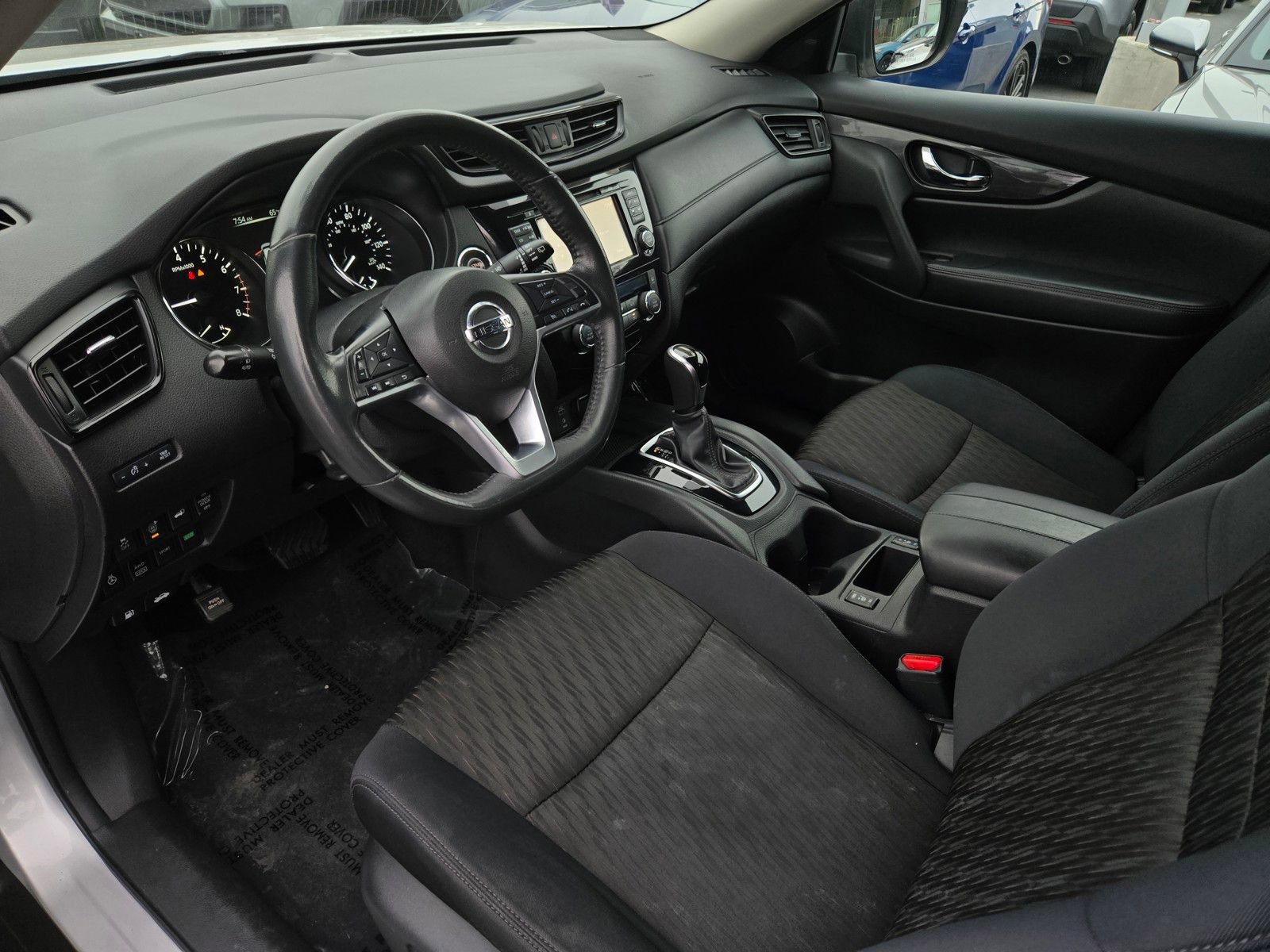 Used 2017 Nissan Rogue SV w/ SV Premium Package AWD/4WD image 8