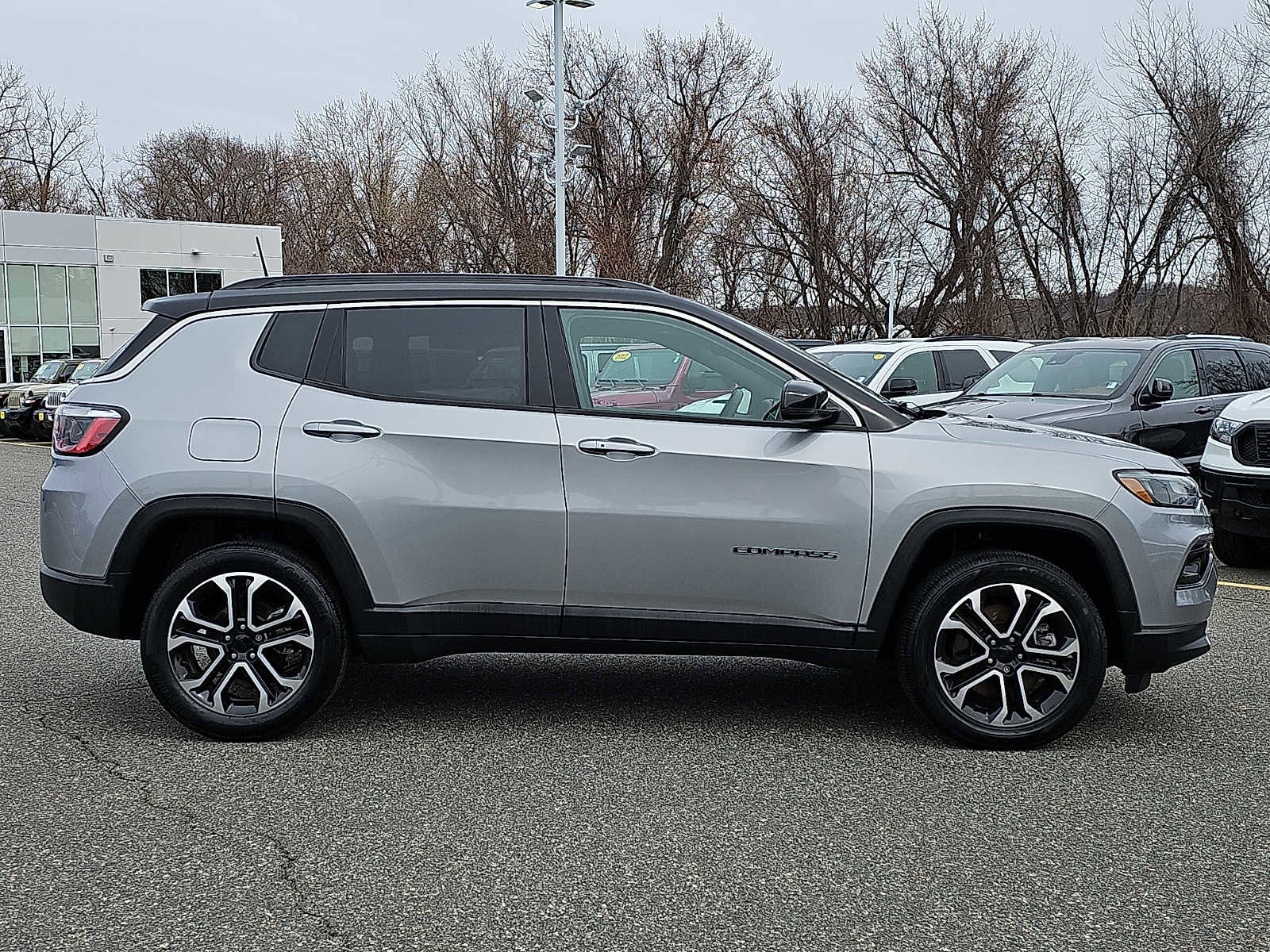 Used 2023 Jeep Compass Limited w/ Sun and Sound Group image 7