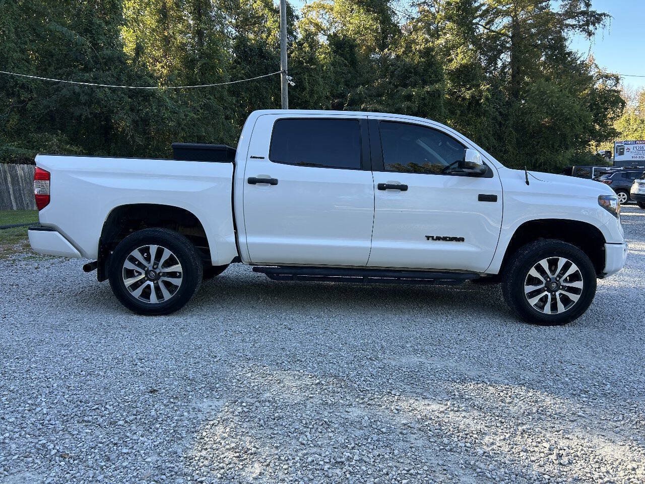 Used 2017 Toyota Tundra Limited w/ Limited Premium Package AWD/4WD image 6