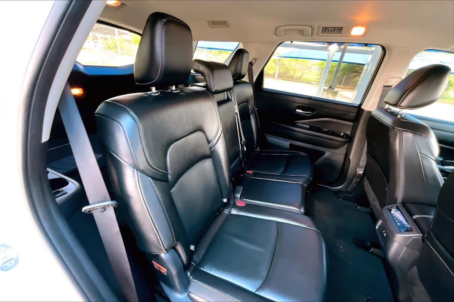 Used 2023 Nissan Pathfinder SL w/ Lighting Package (N92) FWD image 20