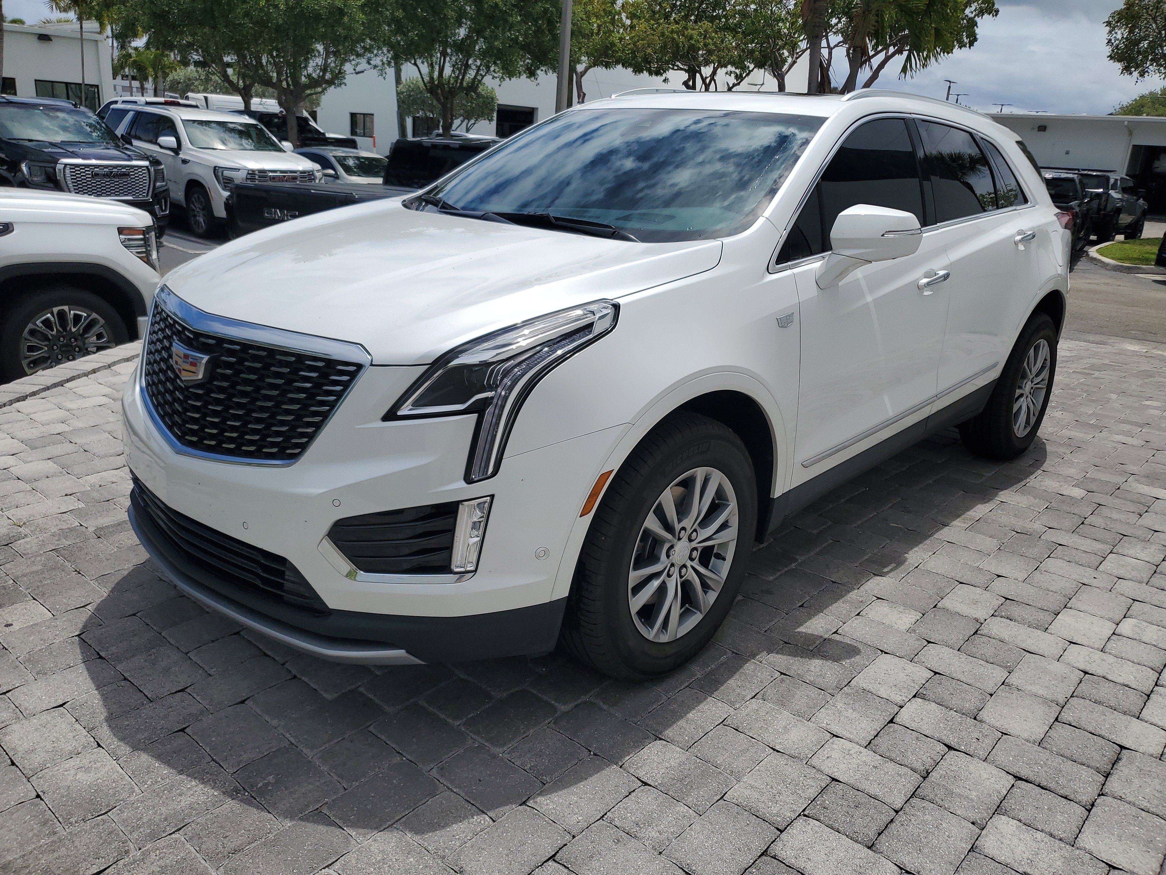 Used 2023 Cadillac XT5 Premium Luxury w/ Technology Package image 3