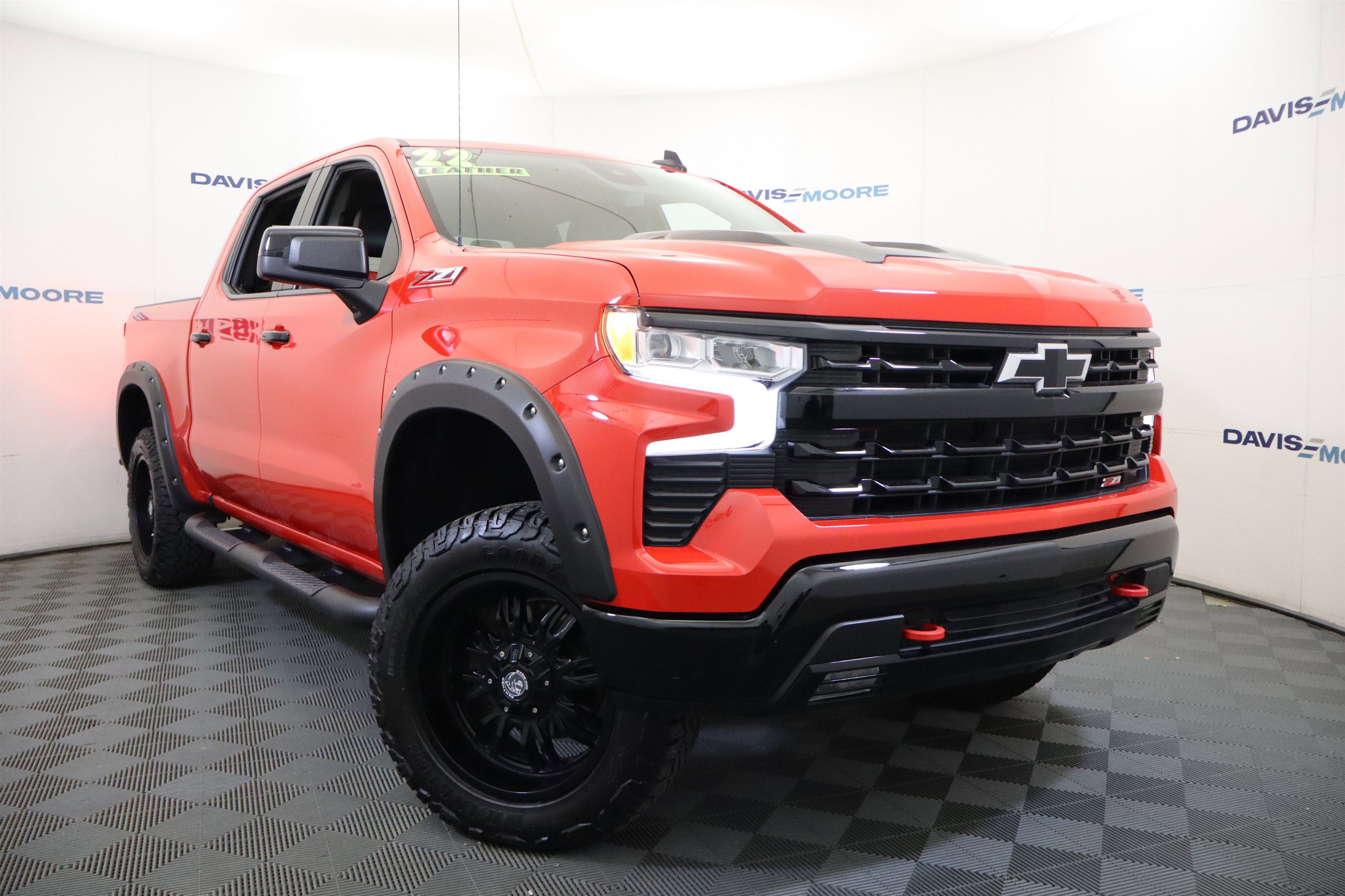 Used 2022 Chevrolet Silverado 1500 LT Trail Boss w/ Convenience Package II image 2