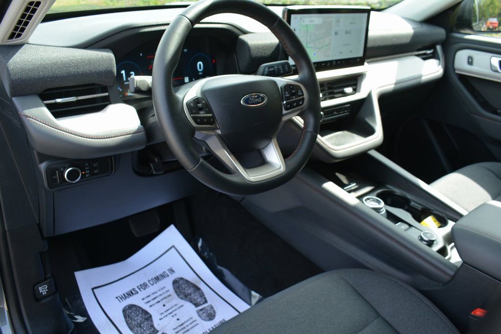 Used 2025 Ford Explorer Active image 10