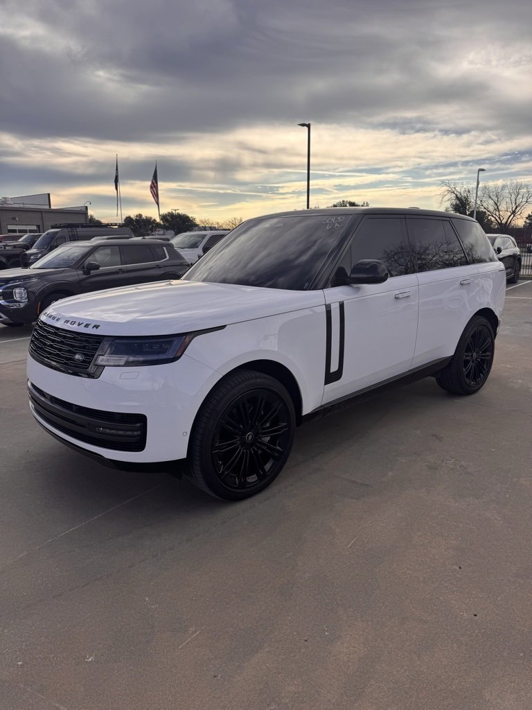 Used 2025 Land Rover Range Rover SE image 3