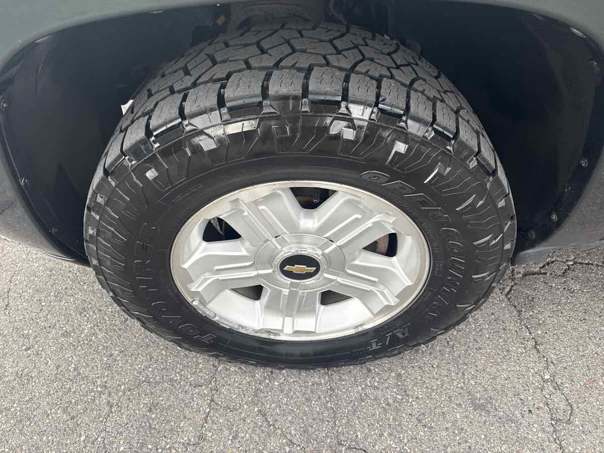 Used 2013 Chevrolet Avalanche LT w/ Suspension Package, Off-Road AWD/4WD image 10