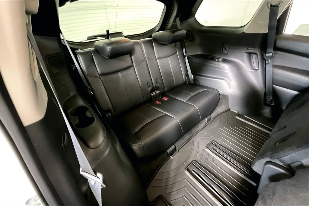 Used 2018 Nissan Pathfinder Platinum image 28