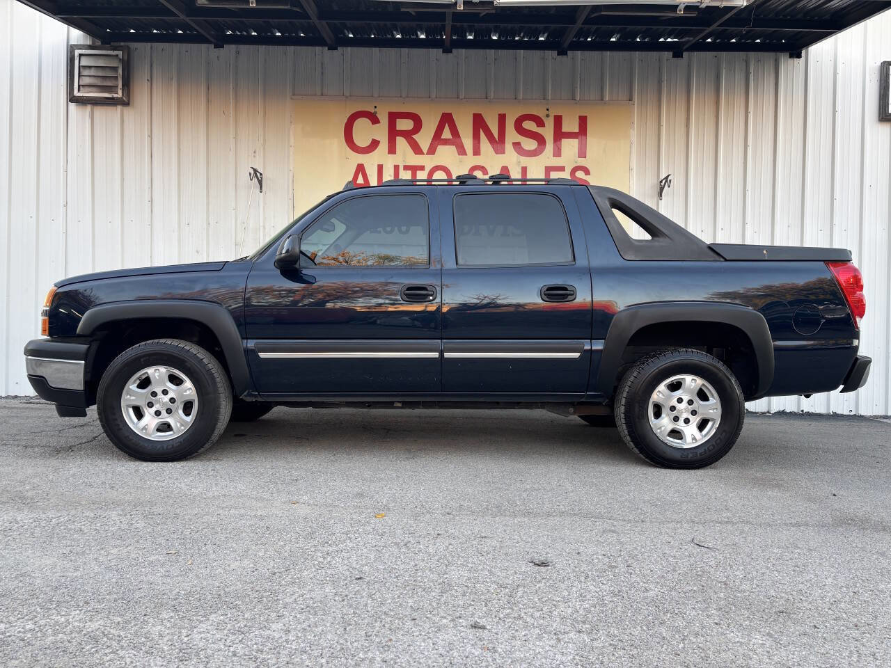 Used 2006 Chevrolet Avalanche Z66 w/ Preferred Equipment Group RWD image 4