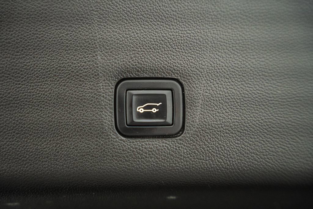 Used 2020 Chevrolet Traverse LT w/ Driver Confidence II Package AWD/4WD image 13