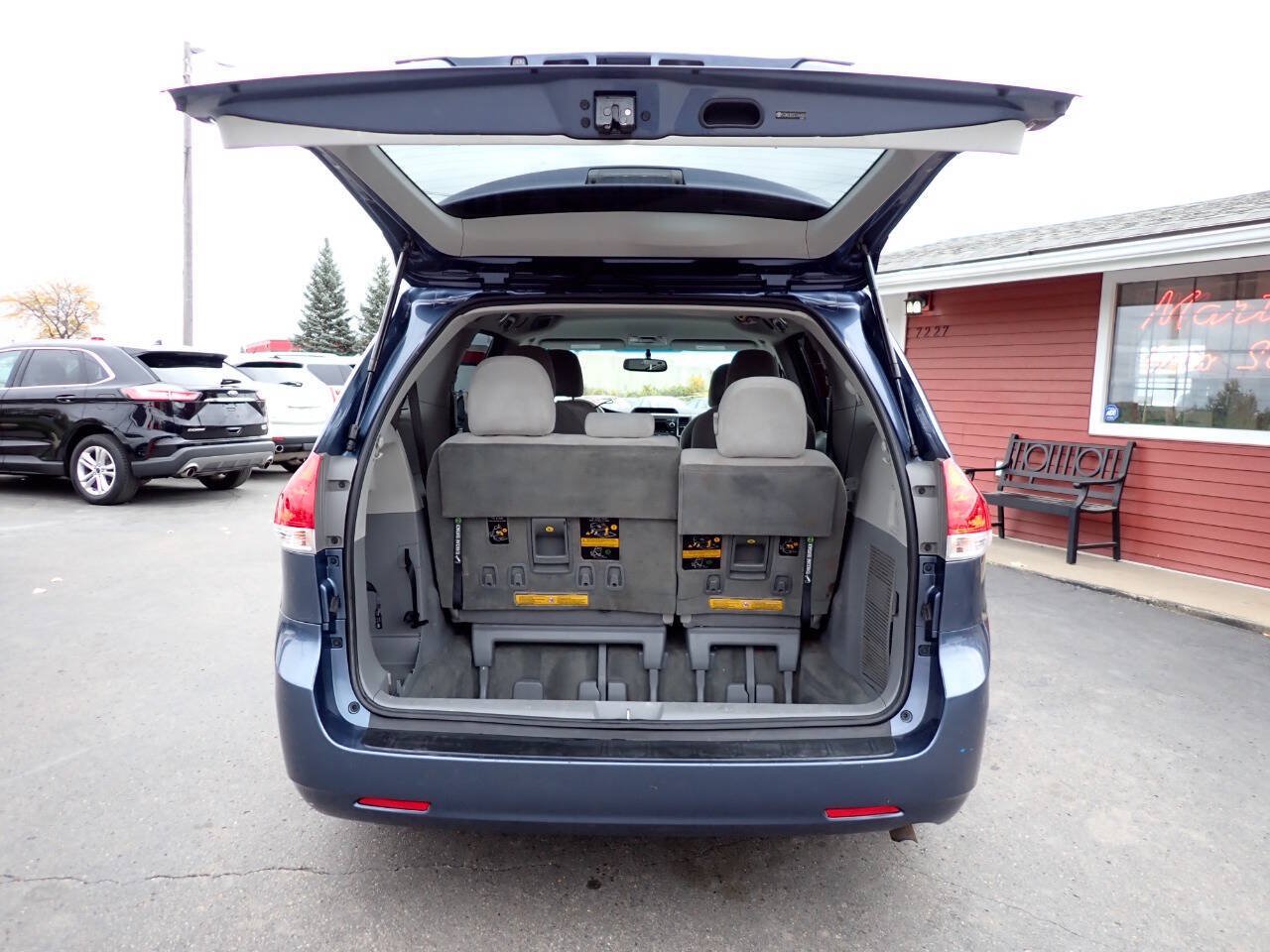 Used 2014 Toyota Sienna LE FWD image 5