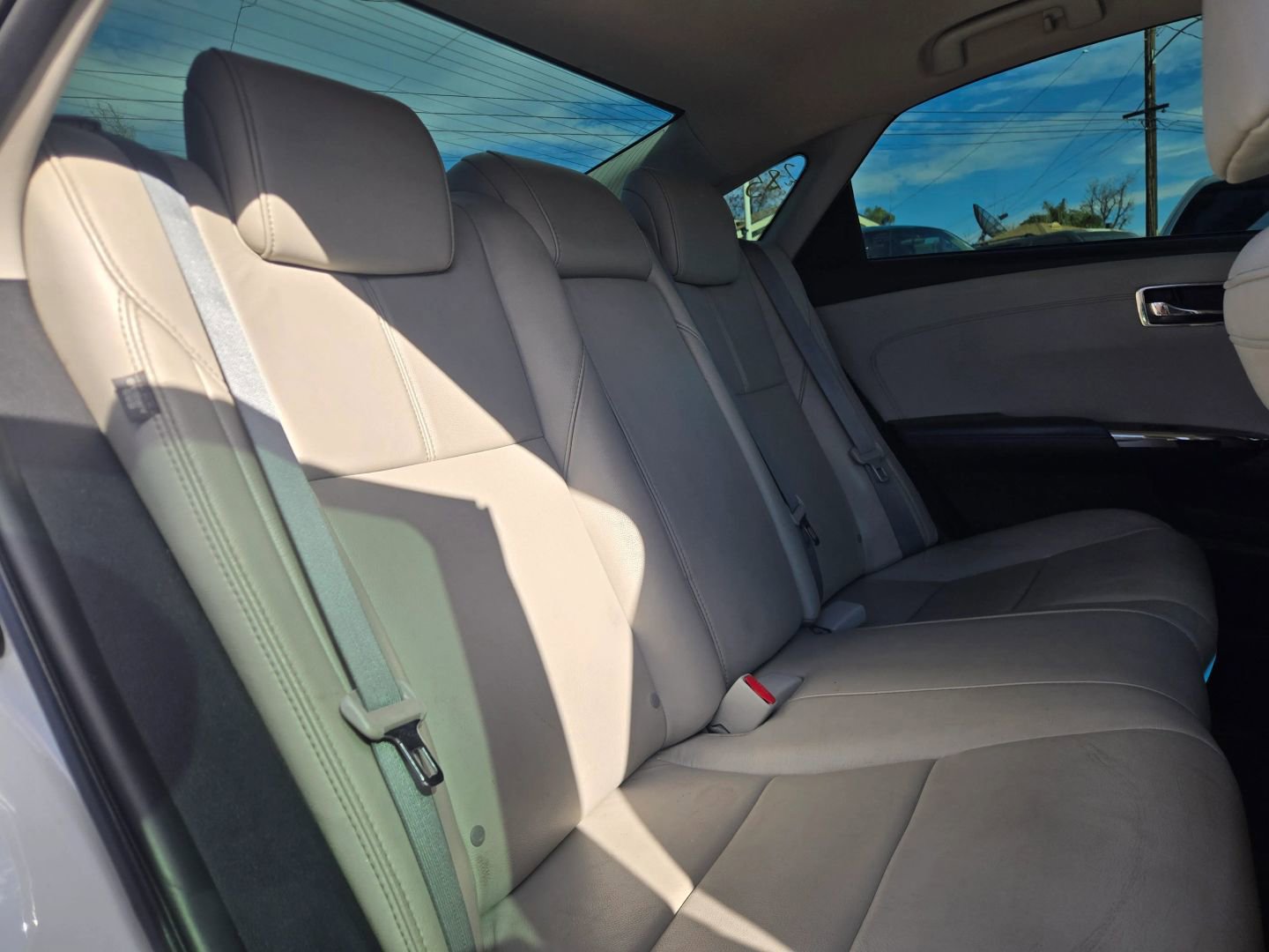 Used 2015 Toyota Avalon XLE Premium w/ Preferred Accessory Package FWD image 17