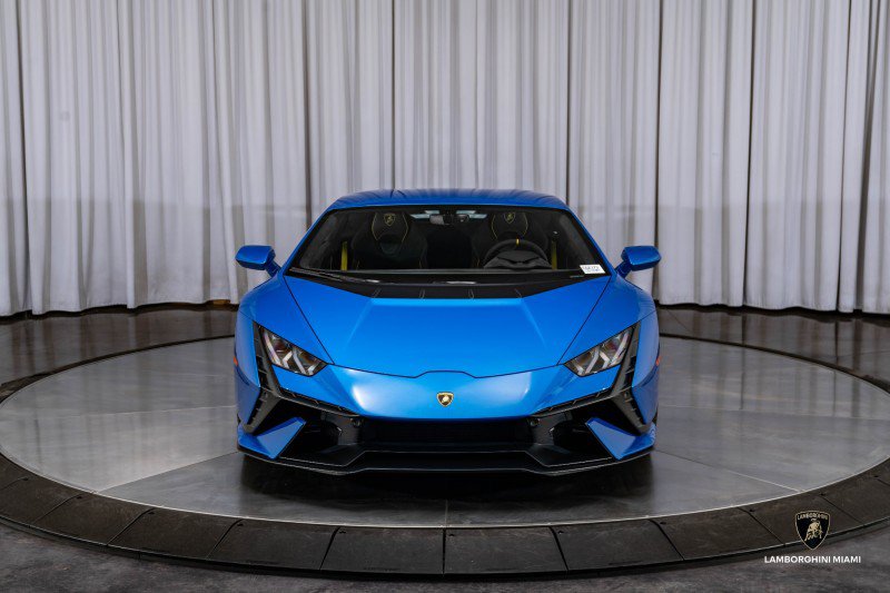 Used 2023 Lamborghini Huracan Tecnica image 4
