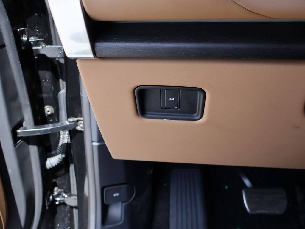 Certified 2024 Land Rover Range Rover SE AWD/4WD image 33