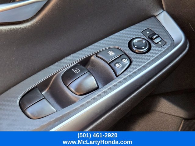 Used 2025 Nissan Sentra SR FWD image 32