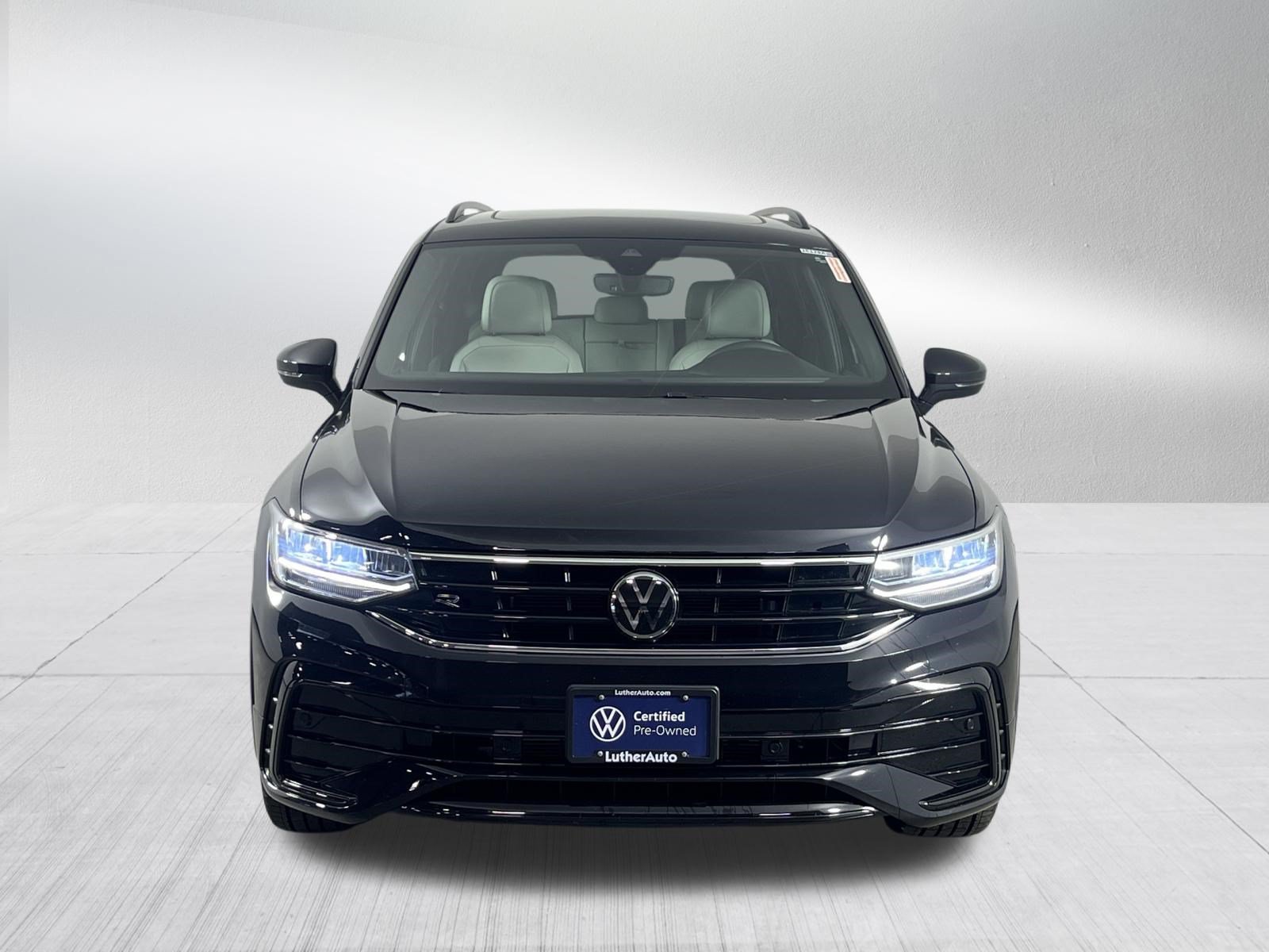 Used 2023 Volkswagen Tiguan SE R-Line AWD/4WD image 2