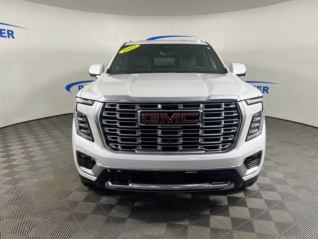 Used 2025 GMC Yukon XL Denali w/ Denali Reserve Package AWD/4WD image 9