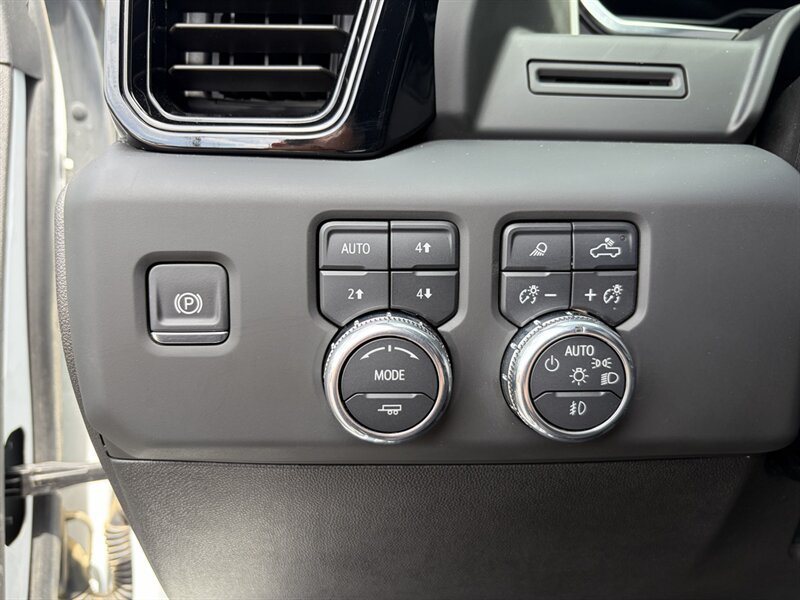 Used 2025 GMC Sierra 2500 AT4 AWD/4WD image 12