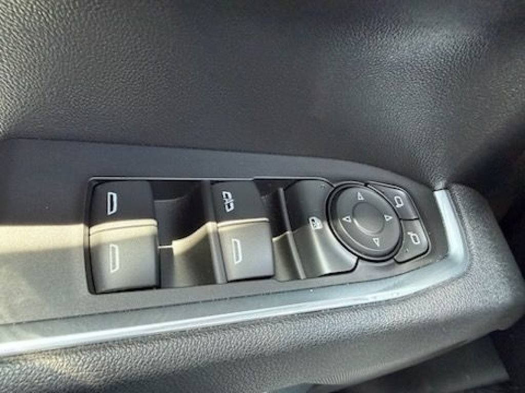 Used 2025 Chevrolet Silverado 1500 LT AWD/4WD image 39