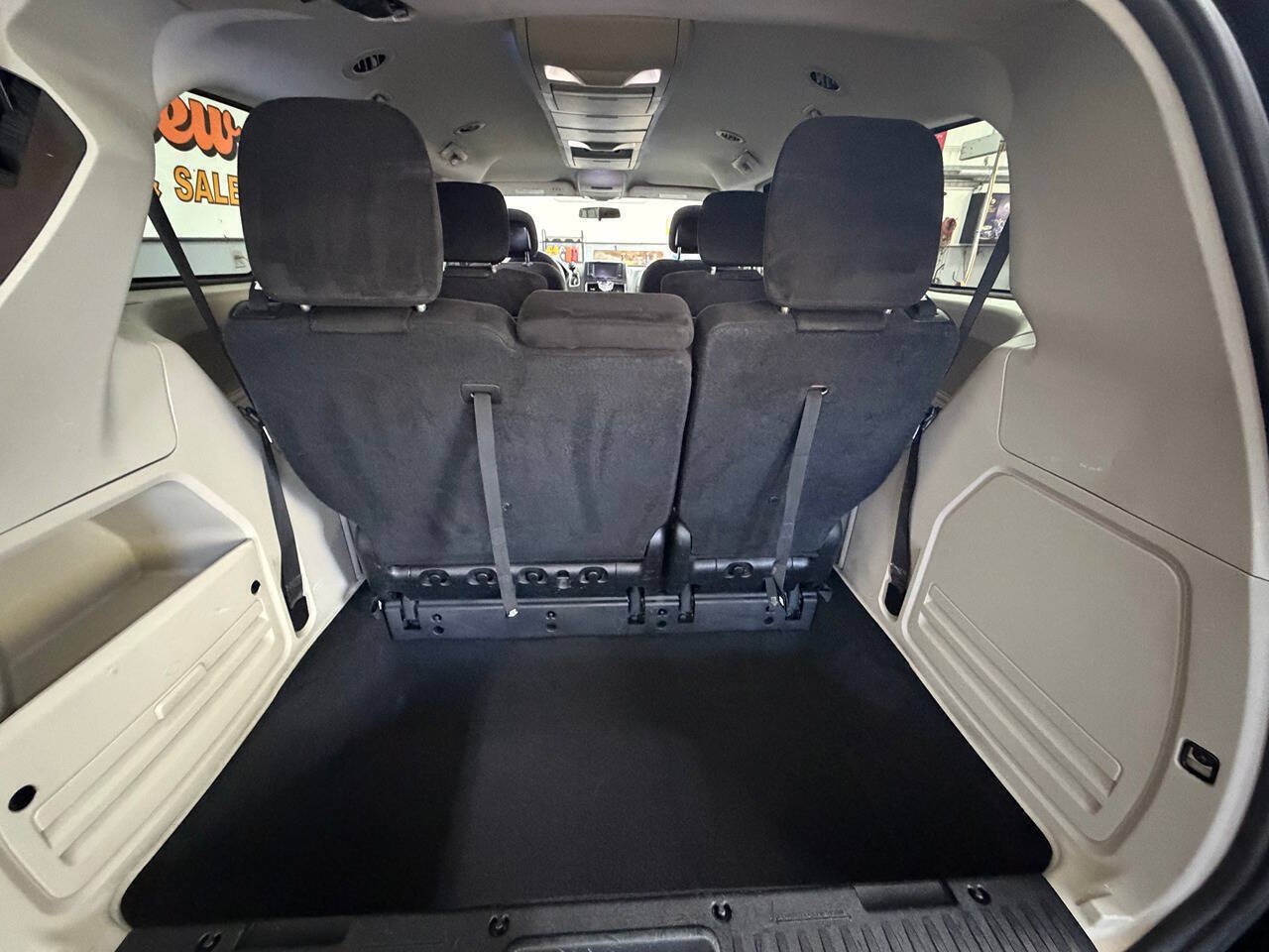 Used 2015 Chrysler Town & Country Touring FWD image 27
