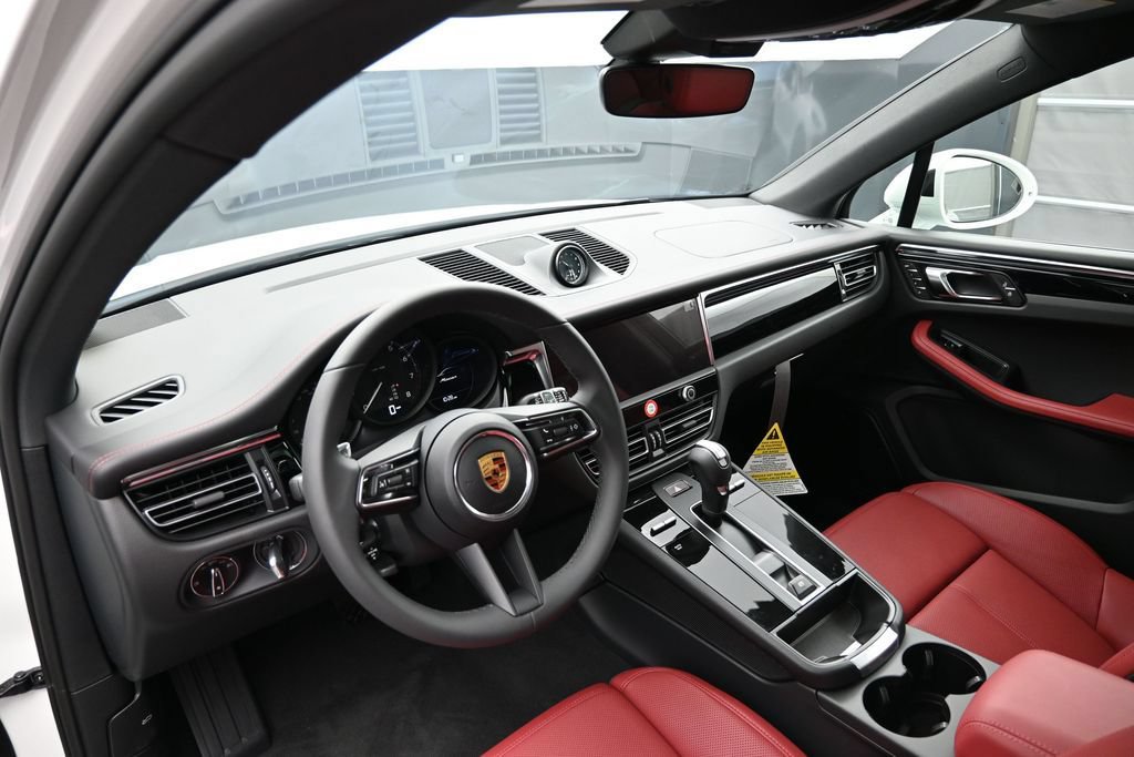 New 2026 Porsche Macan AWD/4WD image 4