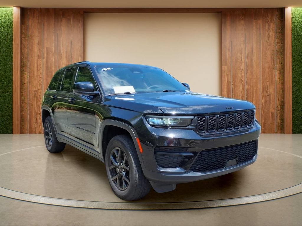 Used 2025 Jeep Grand Cherokee Altitude