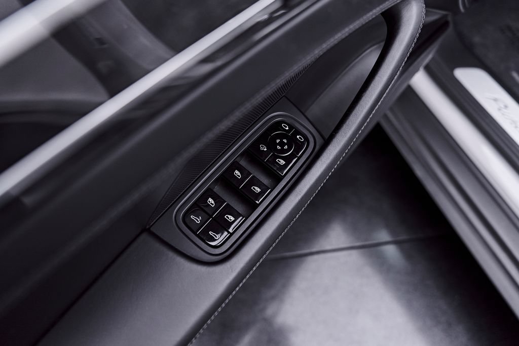 Used 2018 Porsche Panamera 4S AWD/4WD image 33