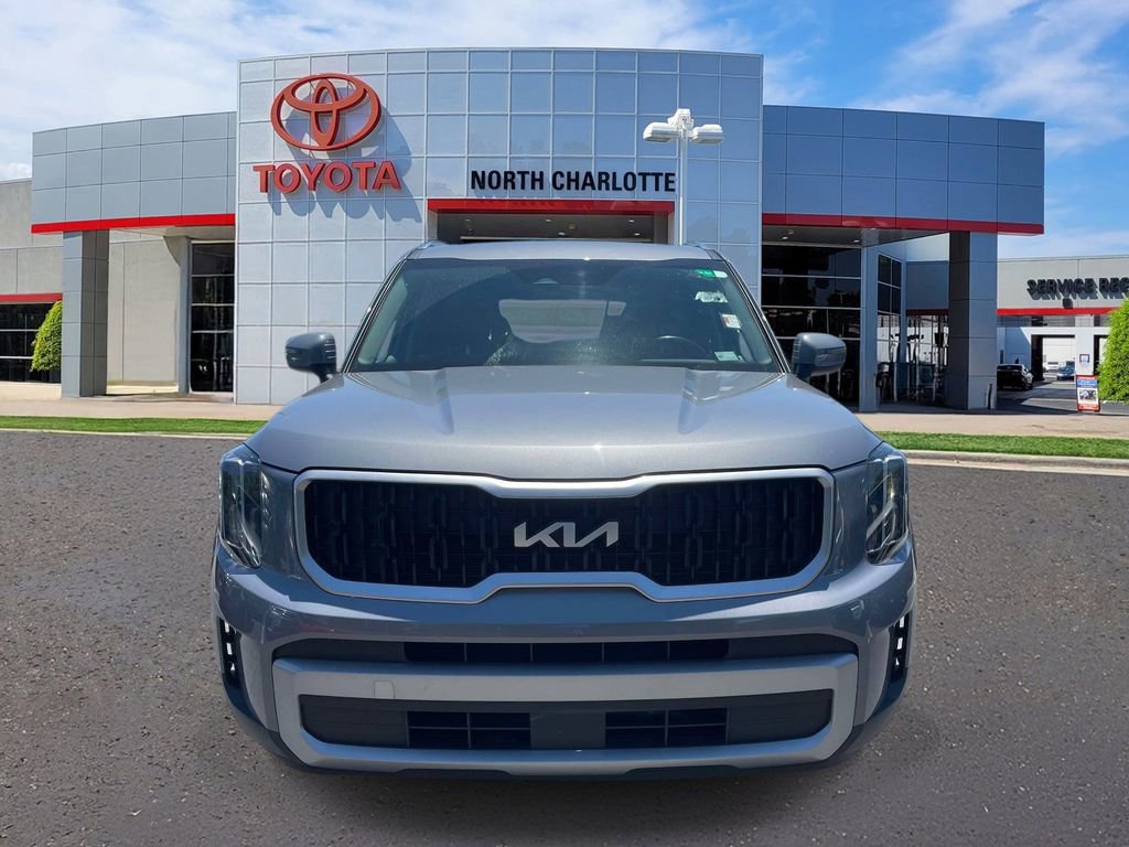 Used 2023 Kia Telluride EX w/ EX Captain's Chair Package FWD image 3