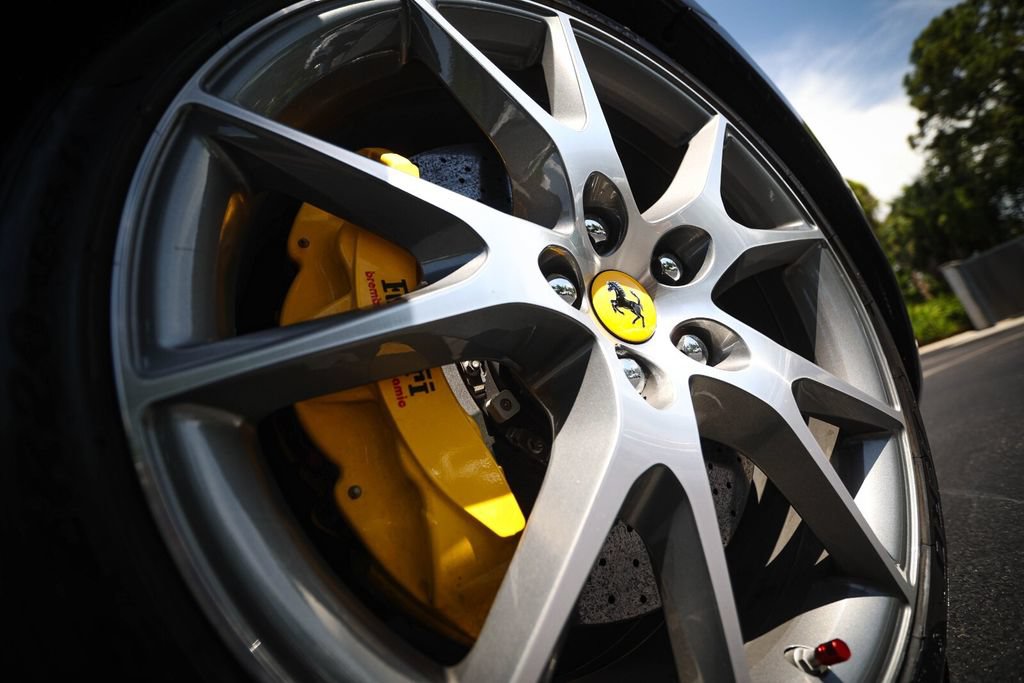 Used 2011 Ferrari California RWD image 16