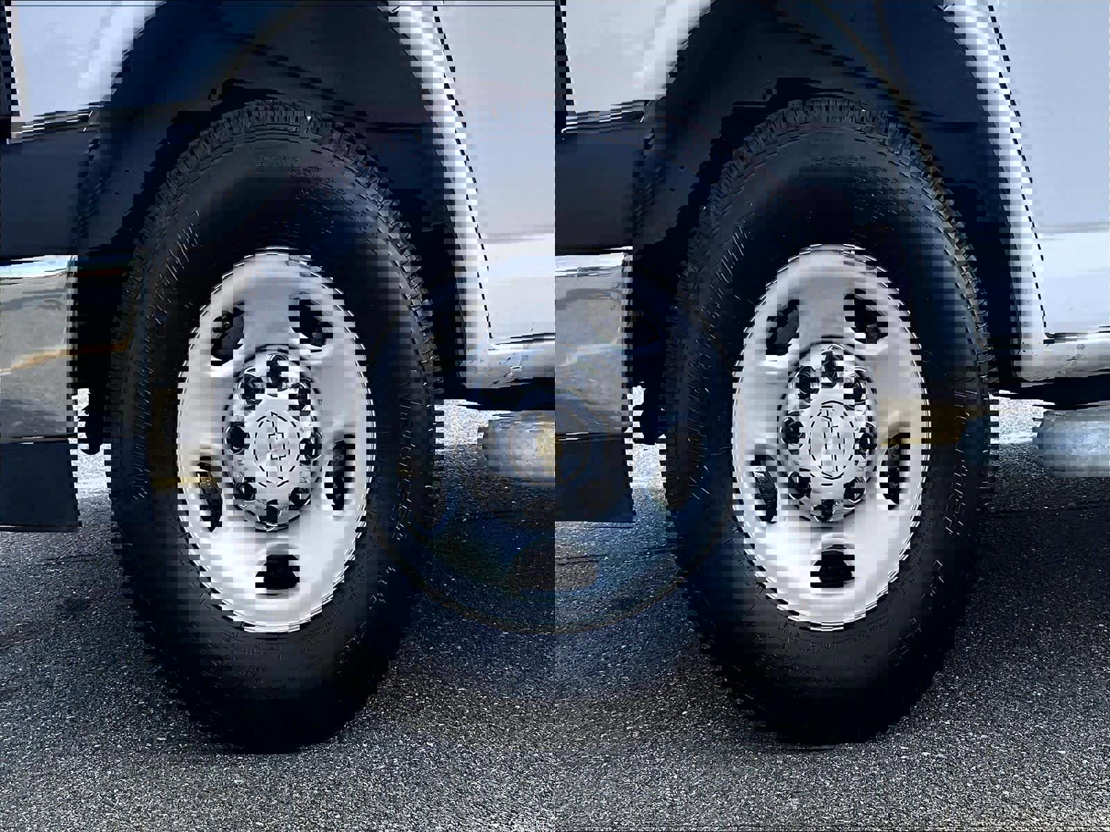 Used 2024 Chevrolet Express 2500 w/ Driver Convenience Package image 7