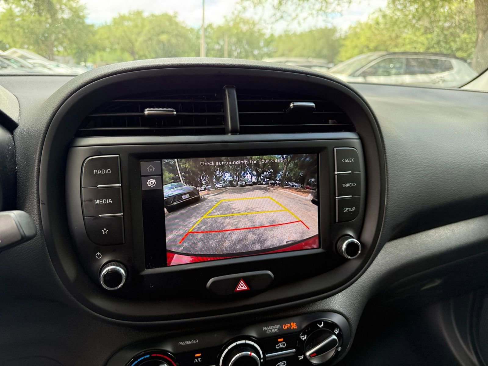 Used 2025 Kia Soul LX w/ LX Technology Package FWD image 30