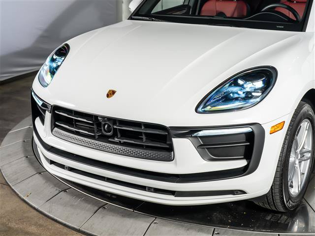 Certified 2025 Porsche Macan AWD/4WD image 11