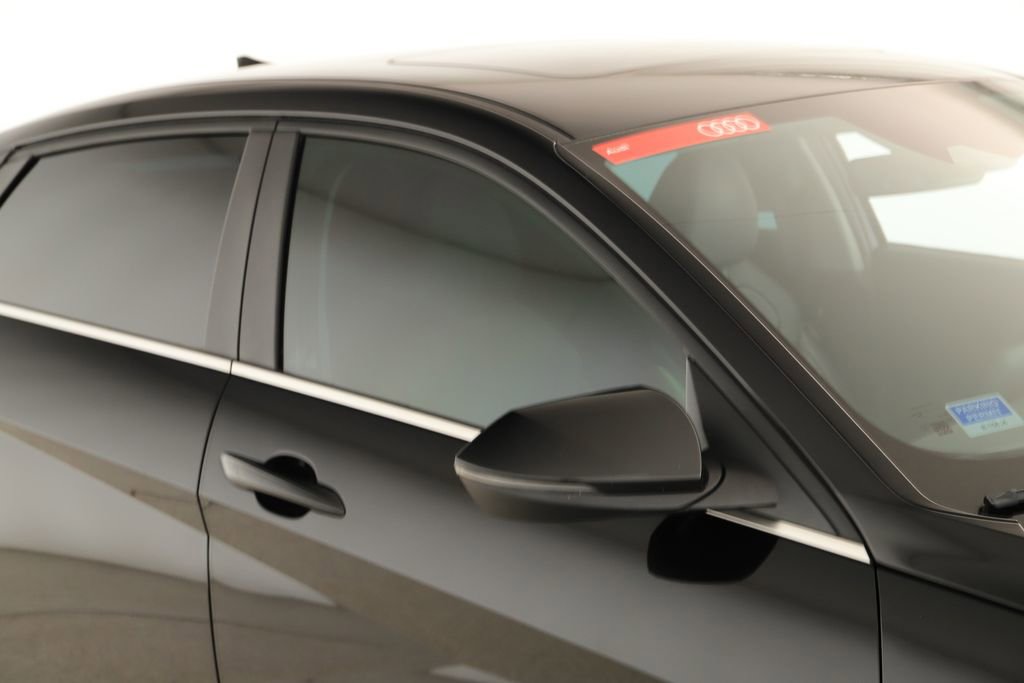 Used 2023 Hyundai Elantra Limited w/ Preferred Accessory Package image 34