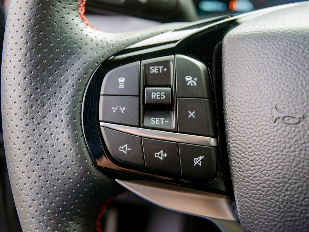 Used 2025 Ford Explorer ST-Line w/ ST-Line Street Pack image 16