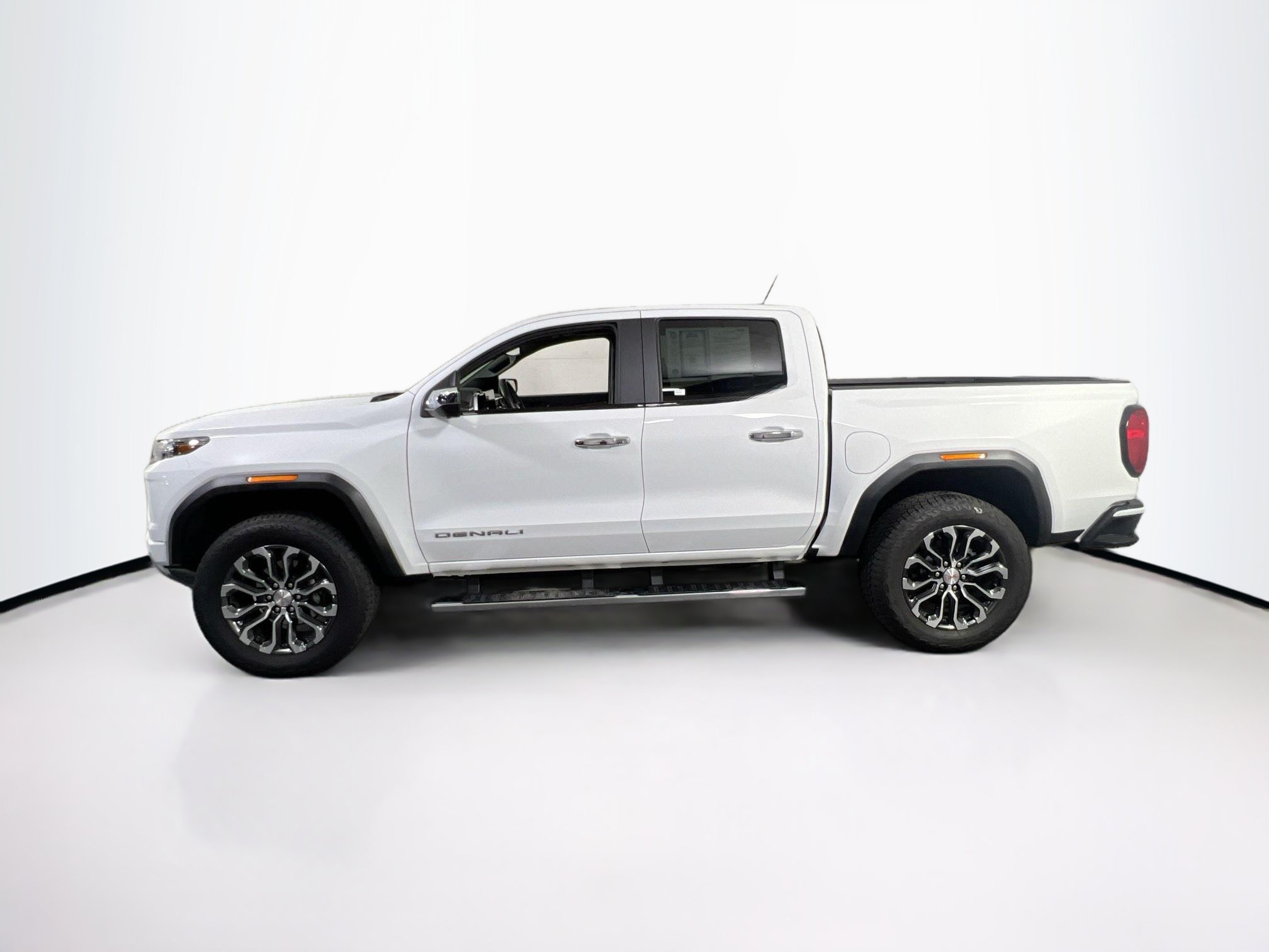 Used 2025 GMC Canyon Denali AWD/4WD image 8