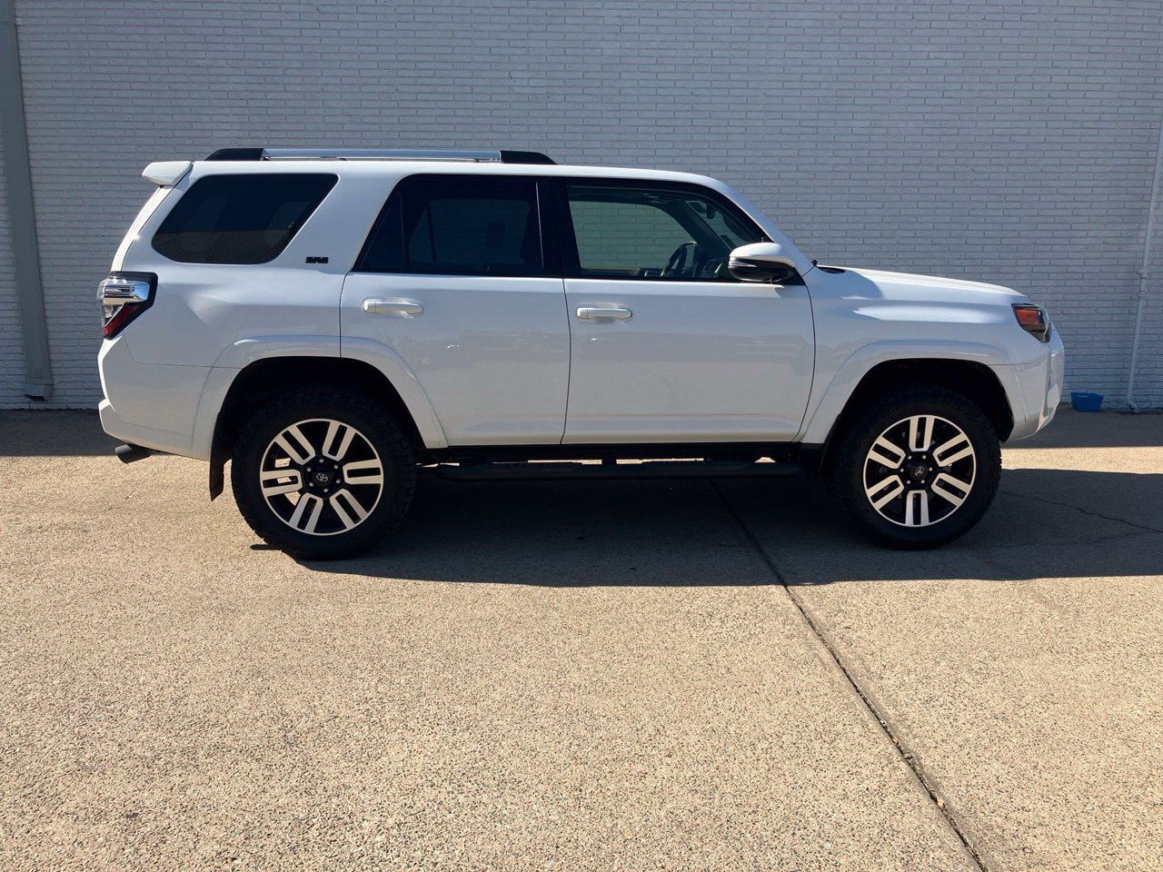 Used 2021 Toyota 4Runner SR5 Premium w/ Moonroof Package AWD/4WD image 2