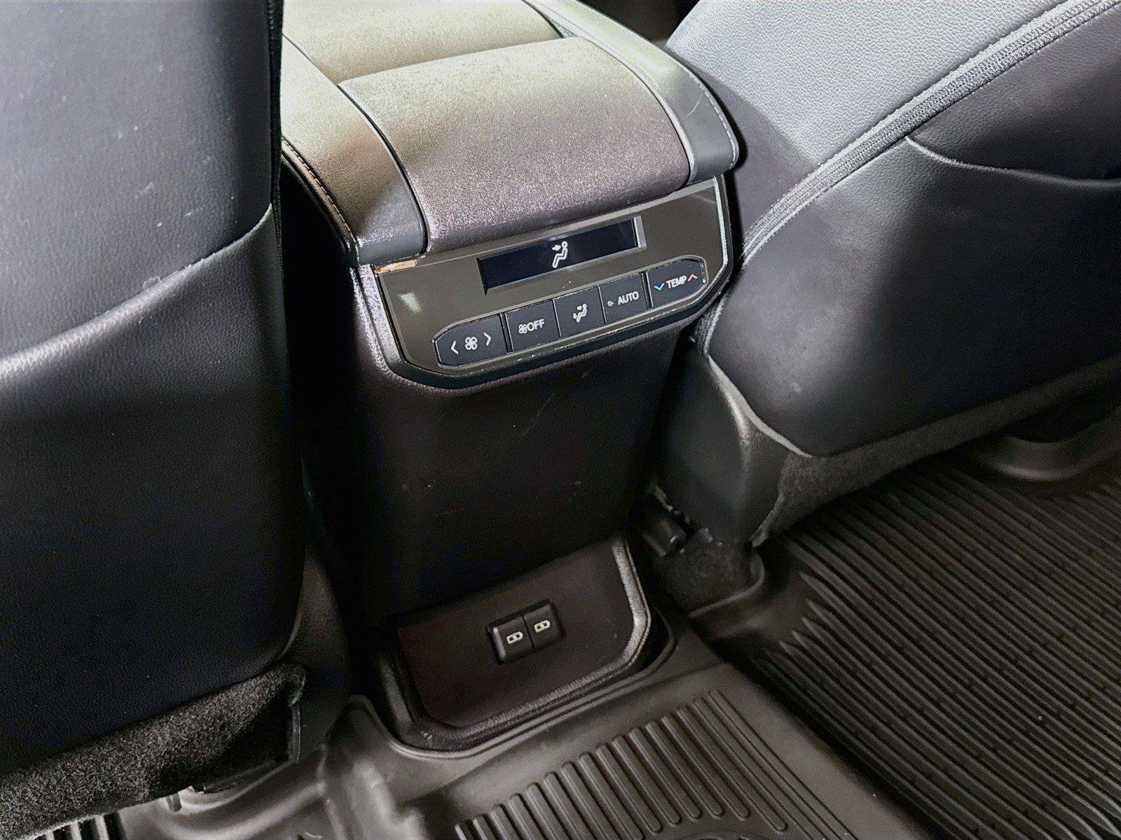 Certified 2023 Toyota Highlander XLE FWD image 39