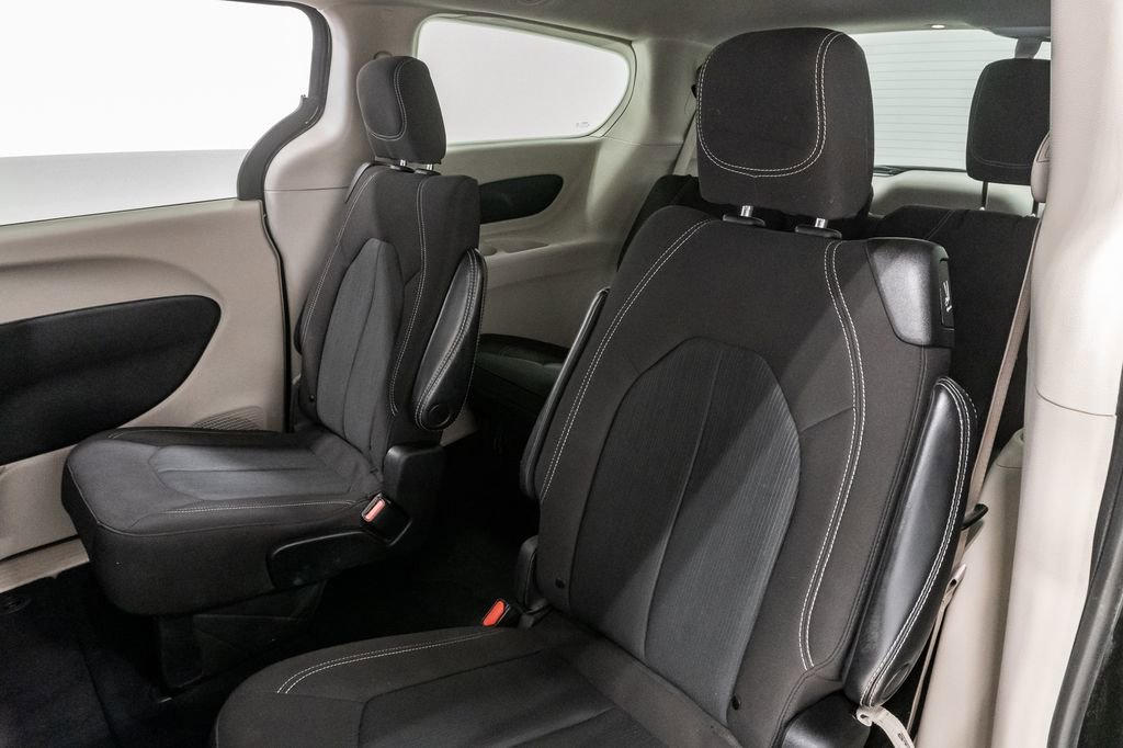 Used 2022 Chrysler Voyager LX FWD image 21