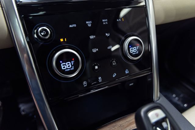 Used 2020 Land Rover Discovery Sport SE image 19