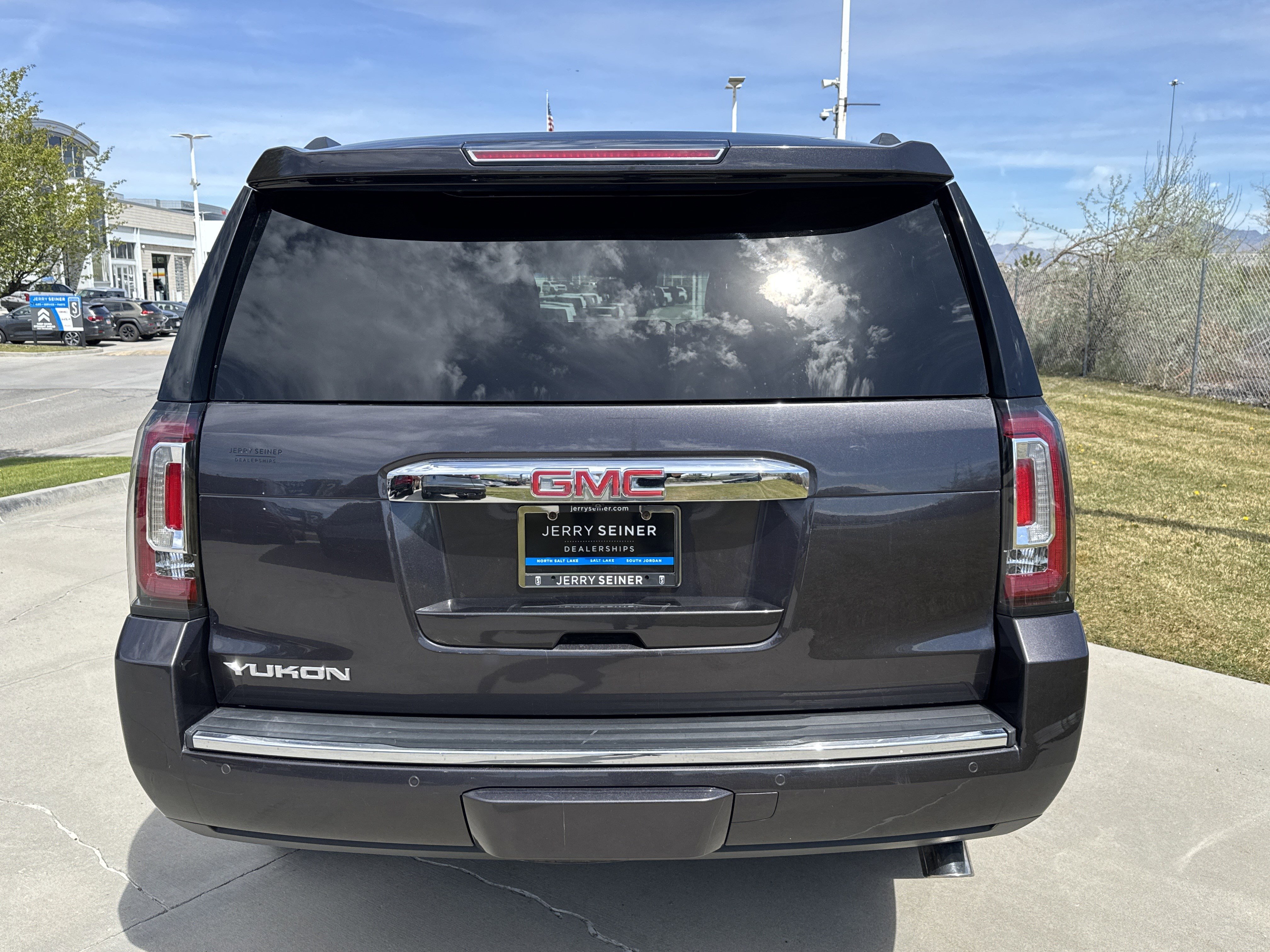 Used 2015 GMC Yukon Denali w/ Open Road Package image 4